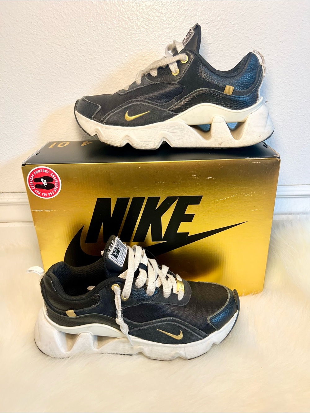 Nike Women’s Ryz 365 2 Serena Williams Design Crew Black and Gold Sneakers